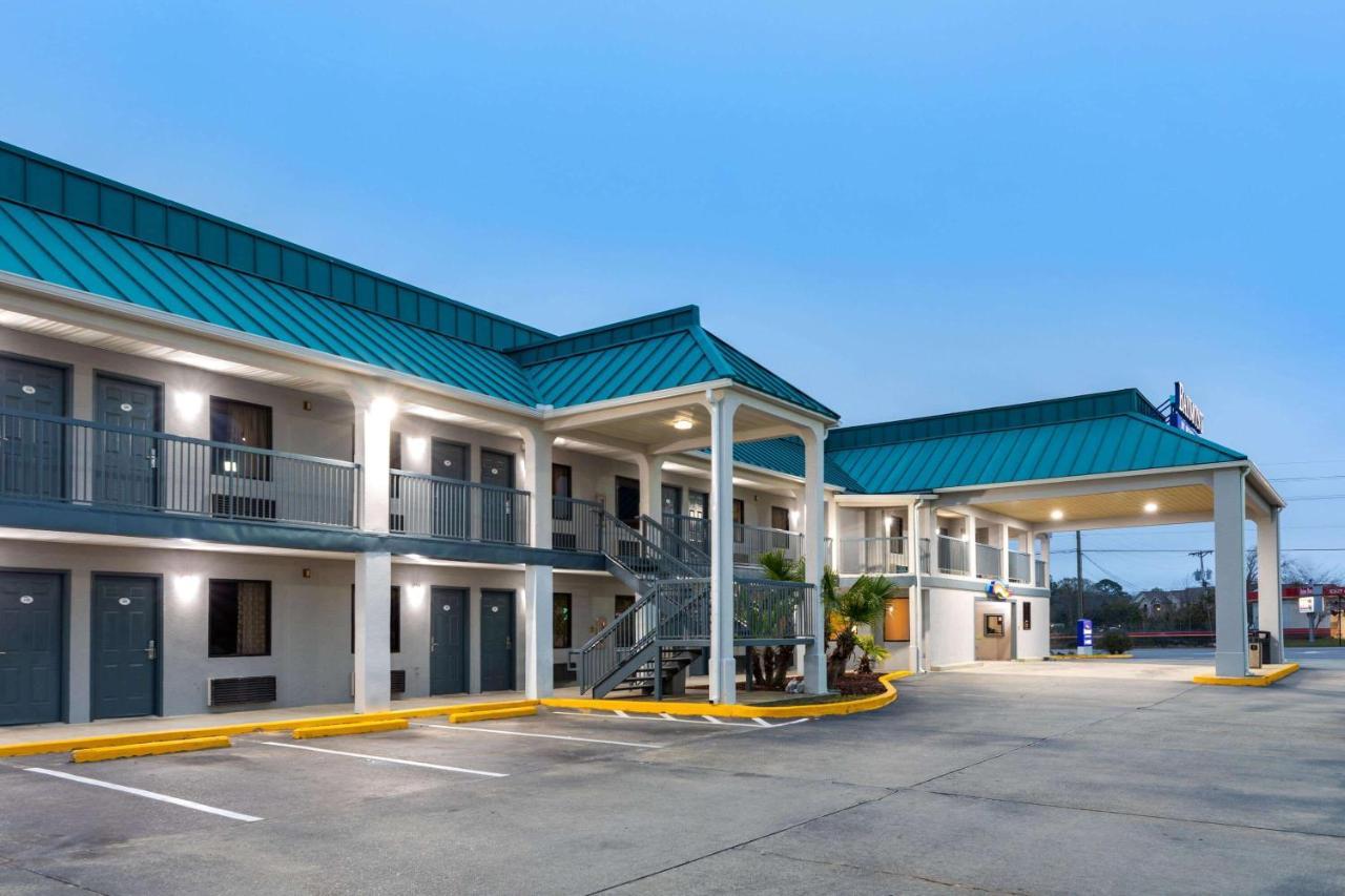 Baymont By Wyndham Biloxi - Ocean Springs Motel Exterior photo